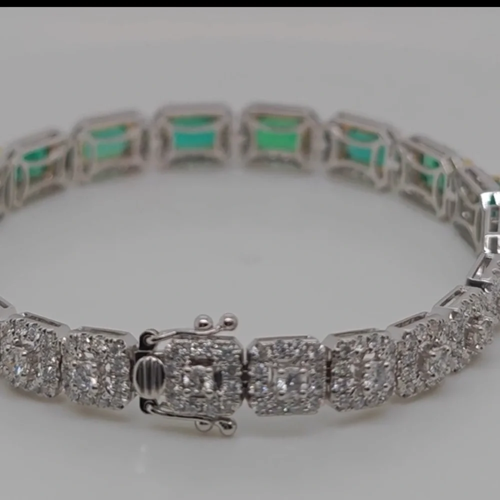 24.84 Carats Emerald and White Diamond White Gold Bracelet - Picture 4 of 6